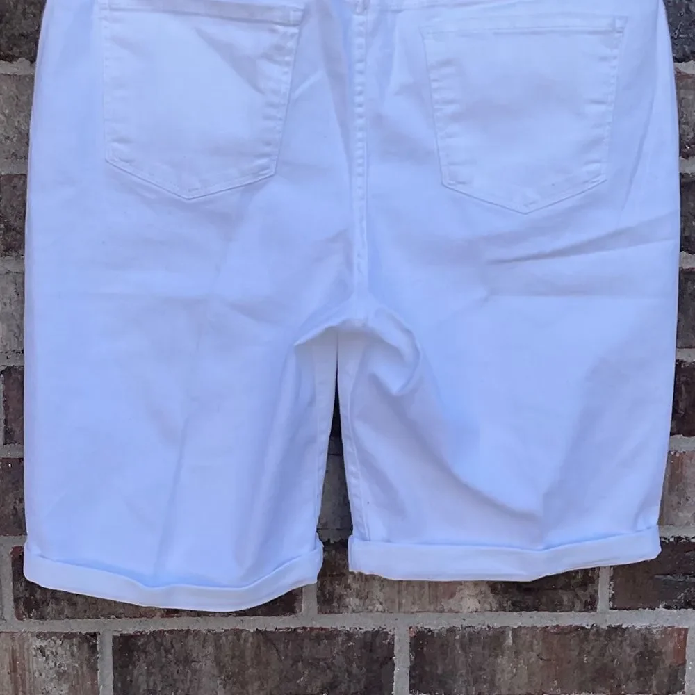 Take 50% OFF- St John,s Bay Classic White Women’s Shorts, Size-16